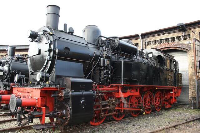 steam-locomotive-205285_640